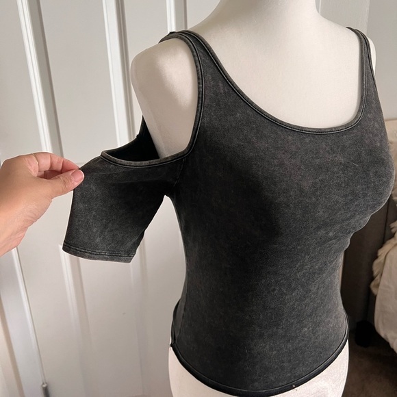 Urban Outfitters Ecote Cold Shoulder top, Size S - Picture 4 of 5